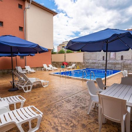 Family Hotel Preslav Zewnętrze zdjęcie