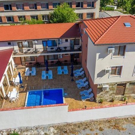 Family Hotel Preslav Zewnętrze zdjęcie