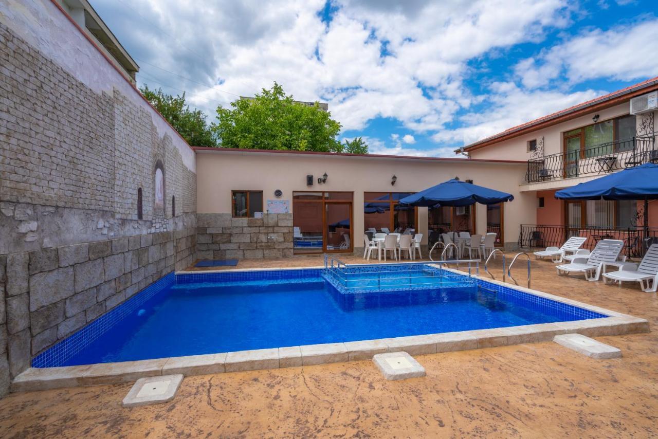 Family Hotel Preslav Zewnętrze zdjęcie