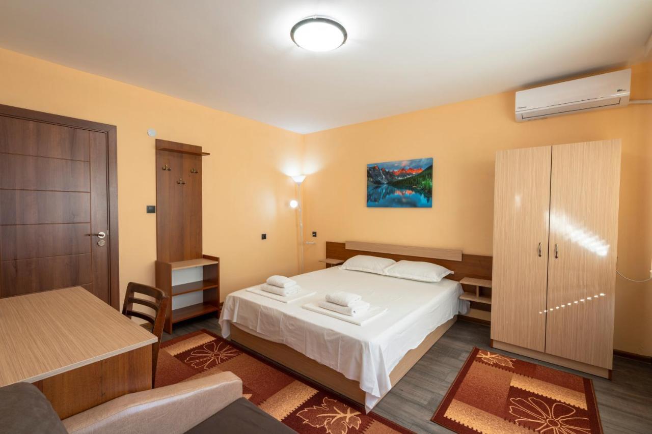 Family Hotel Preslav Zewnętrze zdjęcie