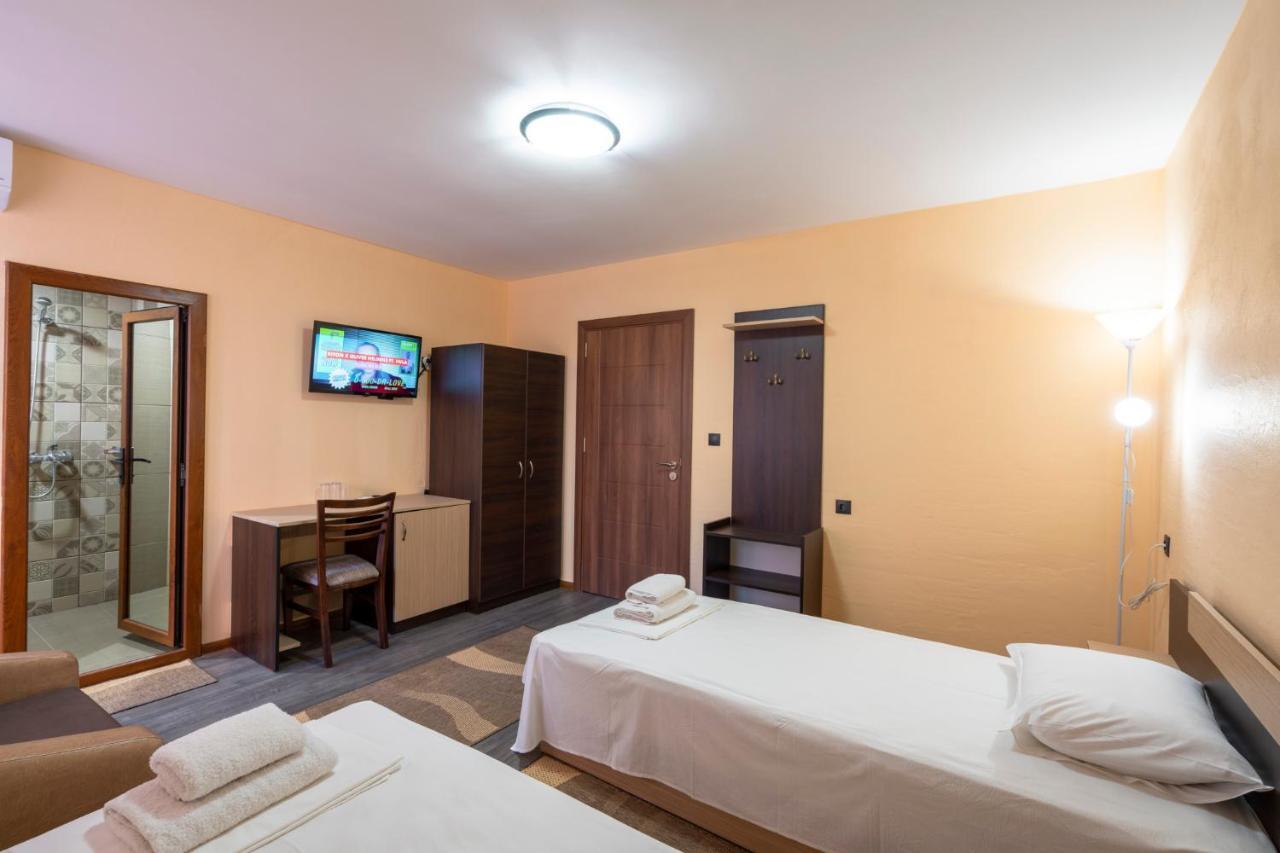Family Hotel Preslav Zewnętrze zdjęcie