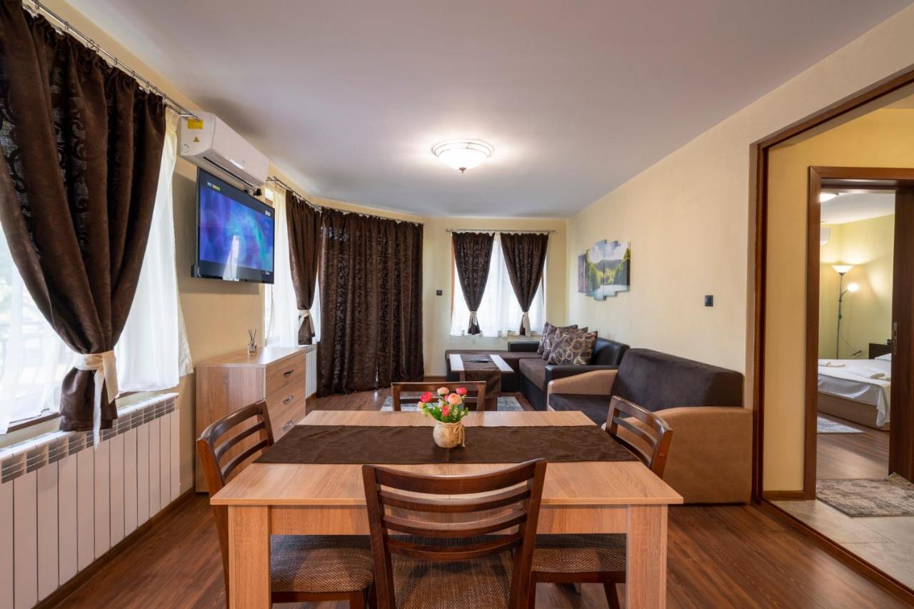 Family Hotel Preslav Zewnętrze zdjęcie