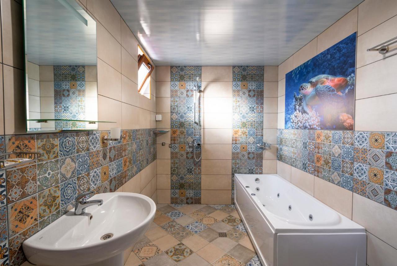 Family Hotel Preslav Zewnętrze zdjęcie