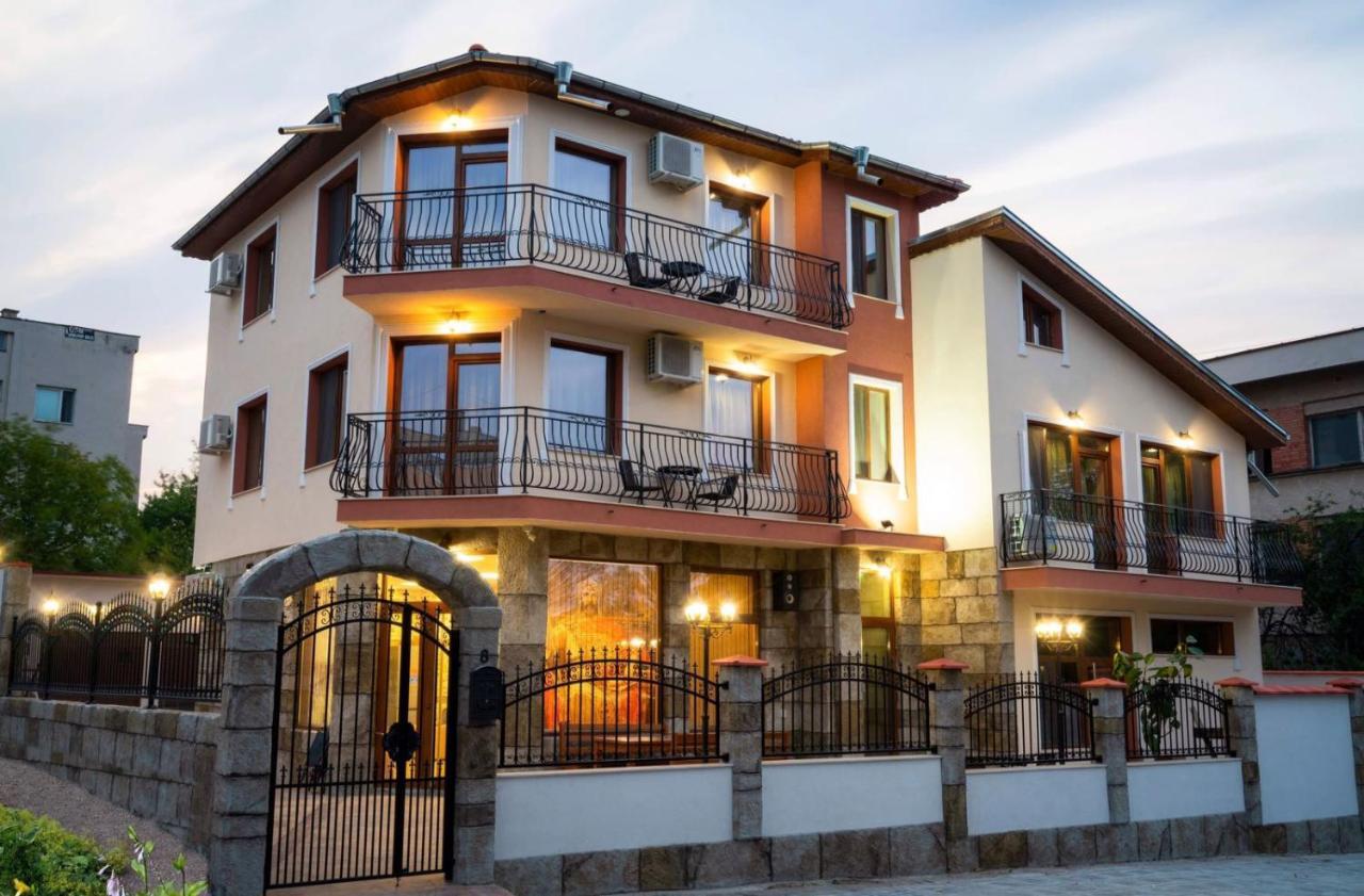Family Hotel Preslav Zewnętrze zdjęcie