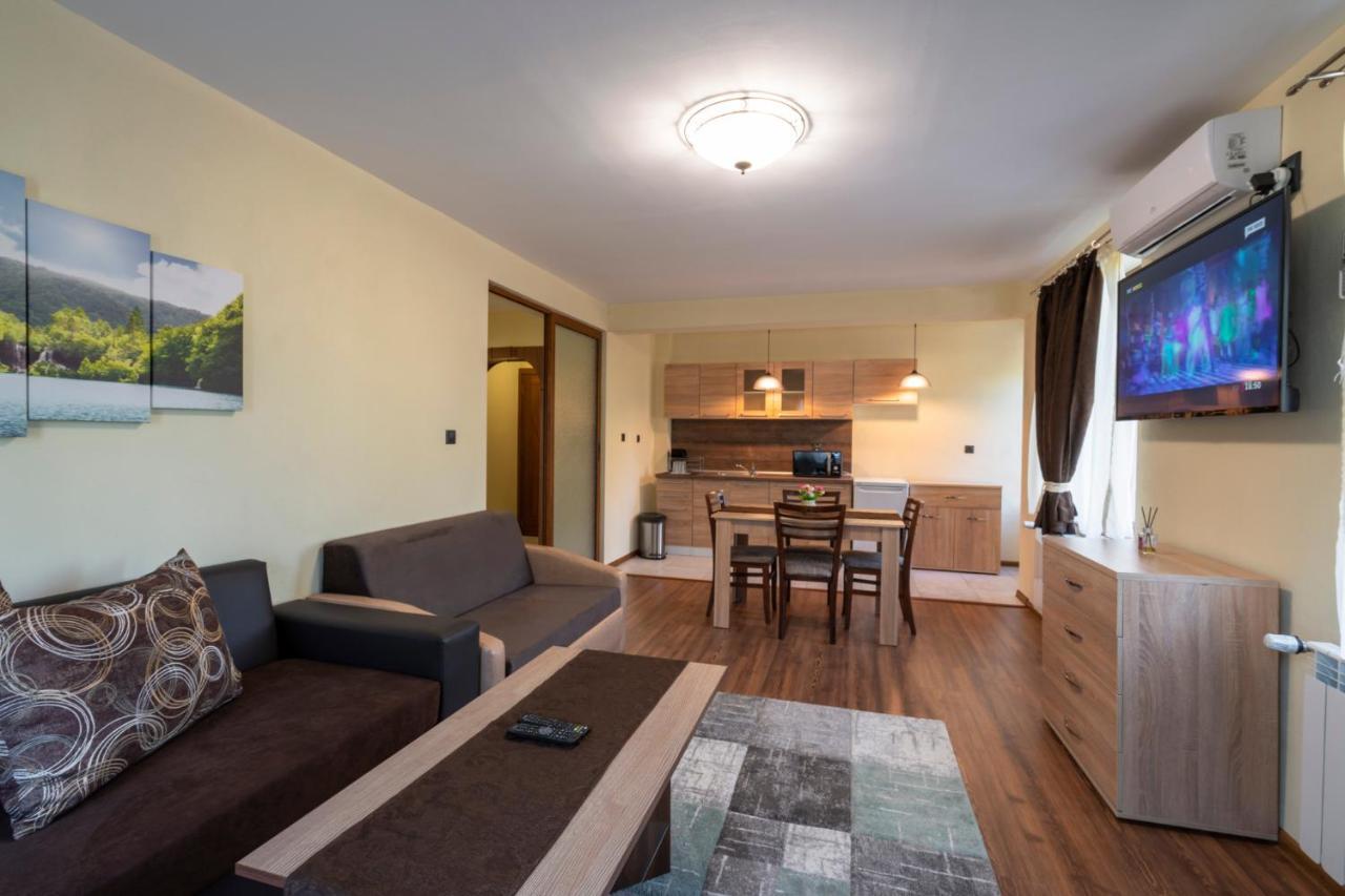 Family Hotel Preslav Zewnętrze zdjęcie